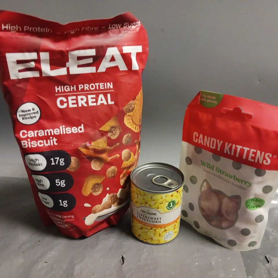 APPROXIMATELY 20 ASSORTED FOOD PRODUCTS TO INCLUDE CANDY KITTENS WILD STRAWBERRY (140g), FOUR SEASONS SUPERWEET SWEECORN (198g), ELEAT HIGH PROTEIN CEREAL CARAMLISED BISCUIT (50g), ETC