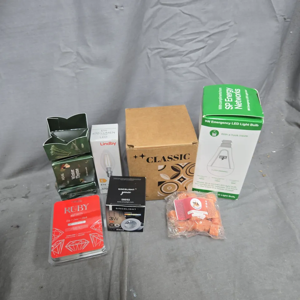 APPROXIMATELY 15 ASSORTED HOUSEHOLD ITEMS TO INCLUDE SCENTED CANDLES, WAX MELTS, BULBS, ETC