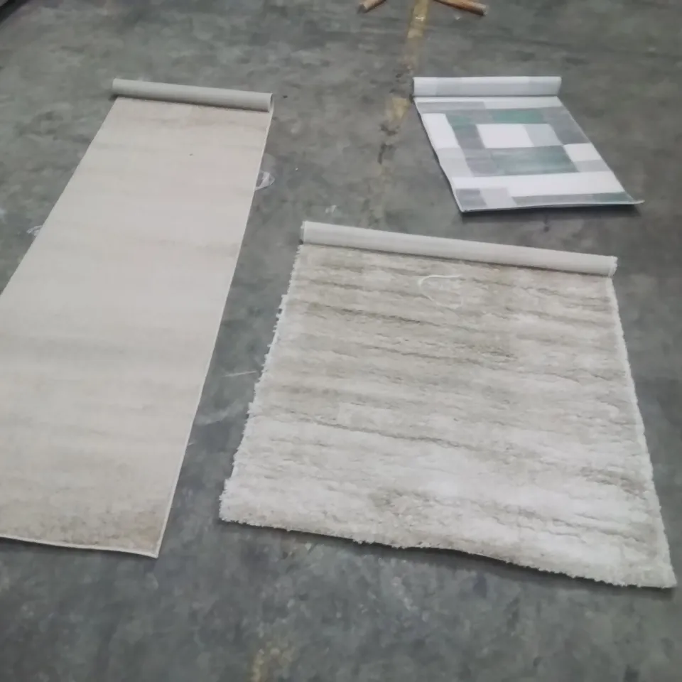 STILLAGE OF APPROXIMATELY 30 QUALITY DESIGNER RUGS