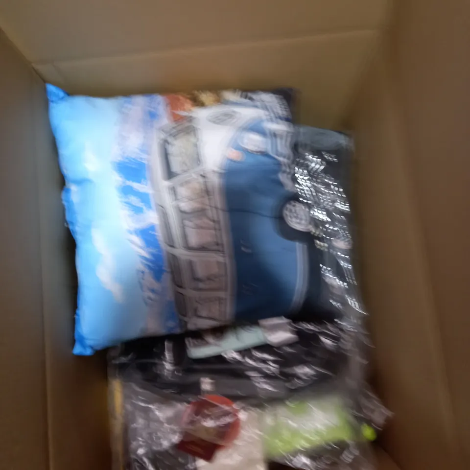 BOX OF ASSORTED HOUSEHOLD ITEMS TO INCLUDE BAGS, BACKPACKS, PILLOWS ETC 