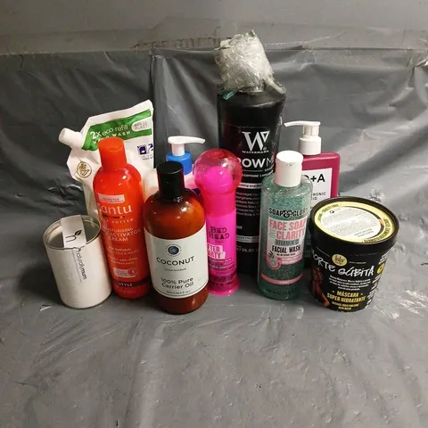 APPROXIMATELY 20 ASSORTED HEALTH & BEAUTY PRODUCTS TO INCLUDE Q+A HYALURONIC ACID MOISTURISER, SOAP & GLORY FACIAL WASH, BED HEAD SUPER SMOOTHING CREAM, ETC