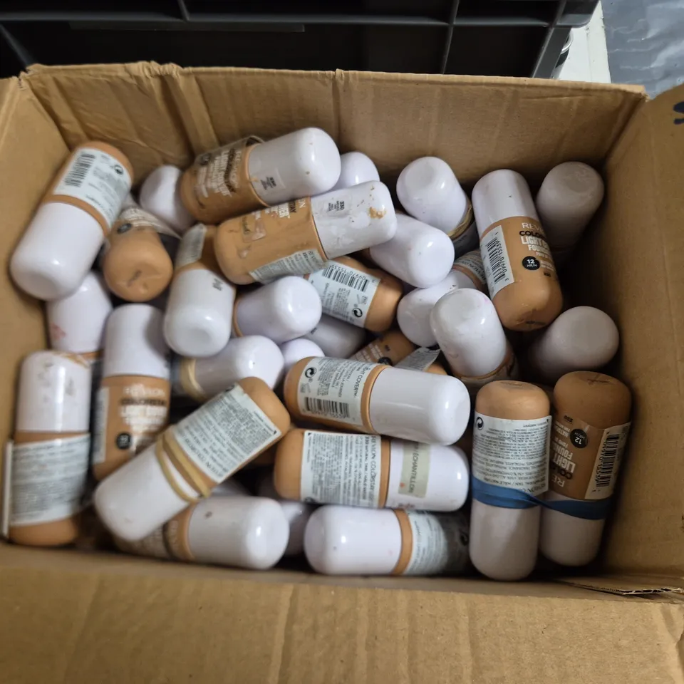 LOT OF APPROXIMATELY 55 REVLON COLOURSTAY LIGHT COVER 30ML FOUNDATIONS - 330 NATURAL TAN