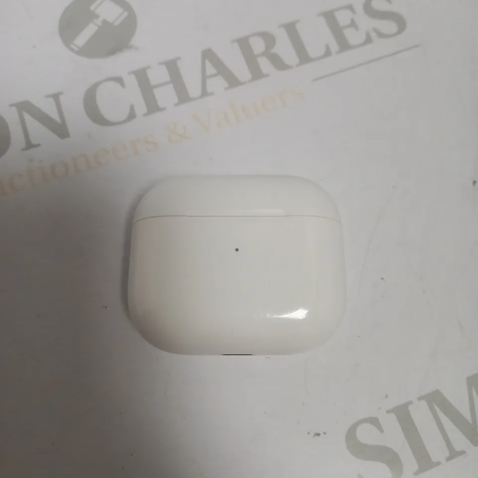 APPLE AIRPODS (3RD GENERATION)
