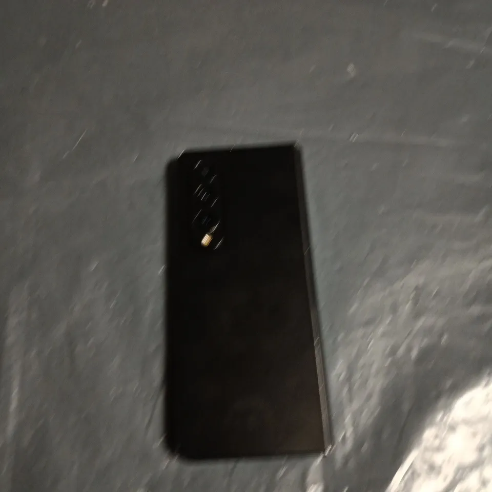 SAMSUNG GALAXY Z FOLD4 SMARTPHONE – BLACK, BOXED - POWERS ON