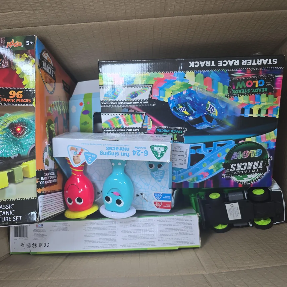 APPROXIMATELY 12 ASSORTED TOYS & GAMES PRODUCTS TO INCLUDE HAPPYLAND FLY AND GO JUMBO JET, FUN SINGING MARACAS, ADDO TOTALLY TRACKS GLOW, ETC