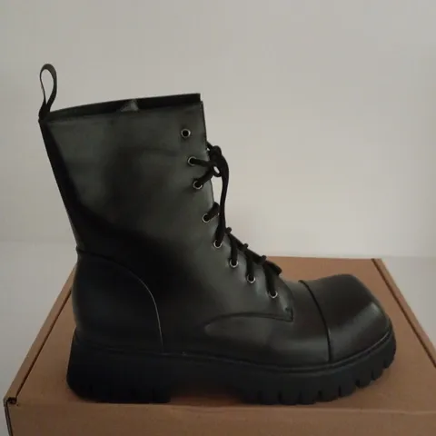 BOXED PAIR OF KOI GIMLI BLACK SQUARE TOE LACE UP BOOTS - SIZE 11