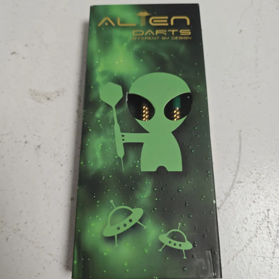 ALIEN DARTS – GREEN ALIEN GRAPHIC (DIFFERENT BY DESIGN) 