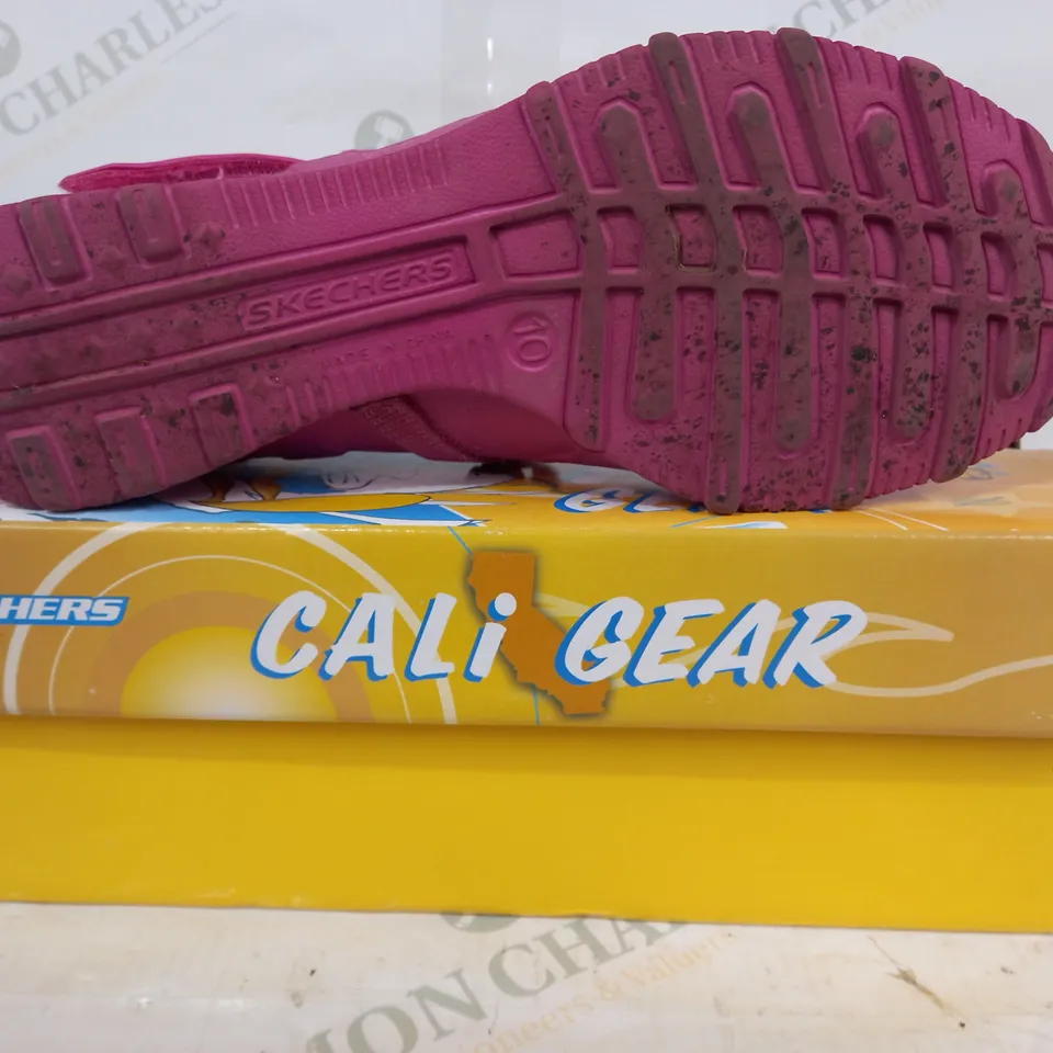 BOXED PAIR OF SKECHERS CALIES SHOES IN HOT PINK SIZE 10