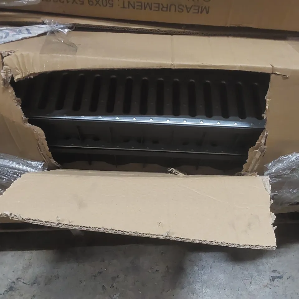 PALLET CONTAINING A LARGE QUANTITY OF ASSORTED PRODUCTS TO INCLUDE: ROLLED MATTRESS, HEADBOARD PARTS ECT