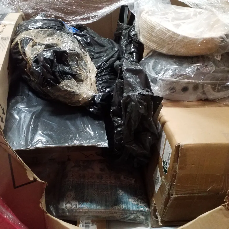 PALLET CONTAINING ASSORTED PRODUCTS INCLUDING ESPRESSO MAKER, PET CARRIER, LED DISPLAY, HARDSHELL LUGGAGE SUITCASE & KEYBOARD AND MOUSE SET