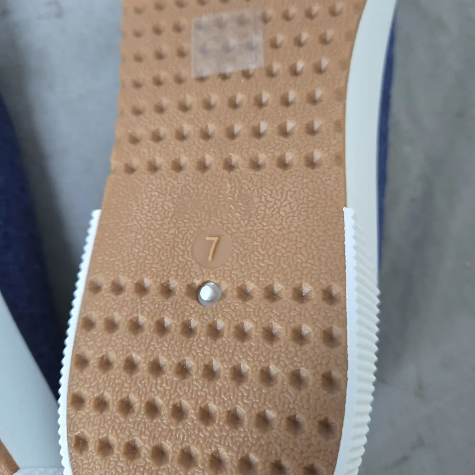 URBAN NAVY BLUE LACE-UP TRAINERS – UK 7 URBAN JACKS