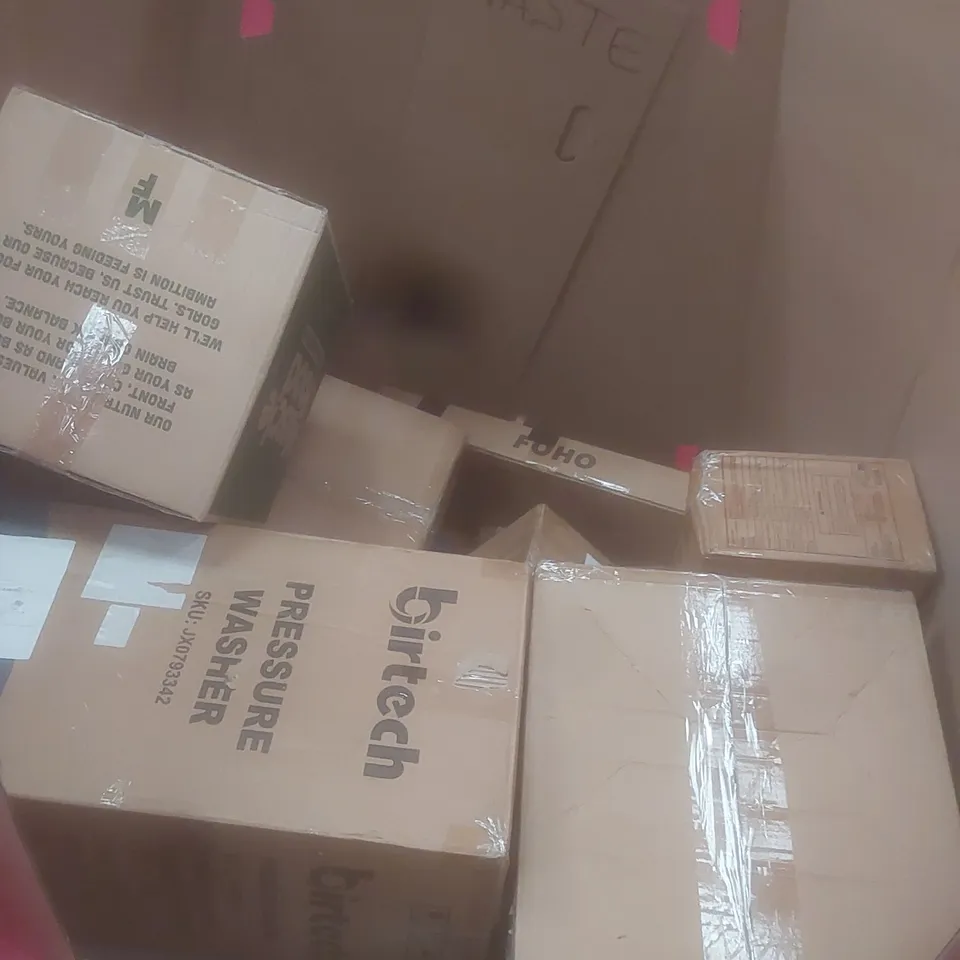 PALLET OF ASSORTED HOUSEHOLD GOODS AND PRODUCTS TO INCLUDE; FOOD SLICER, BLENDERS, FOOD PROCESSORS, STEAM CLEANER ETC