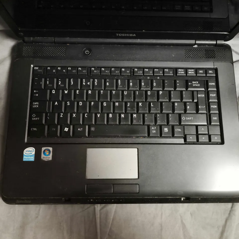 TOSHIBA SATELLITE L300 LAPTOP – PSLB8E-060007EN