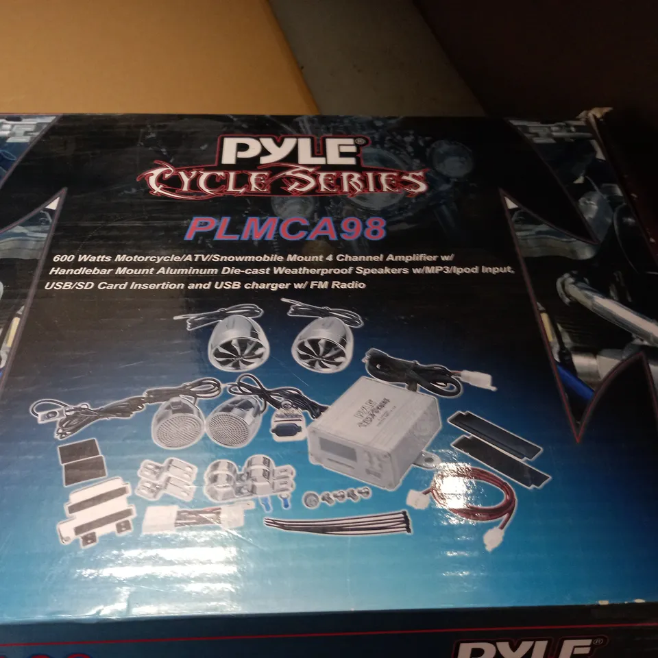 PYLE CYCLE SERIES PLMCA98 600 WATTS VEHICLE MOUNT AMPLIFIER AND SPEAKERS SET