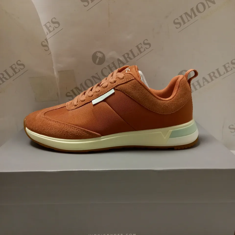 VIONIC DUSTY CEDAR BREILYN TRAINERS - SIZE 5