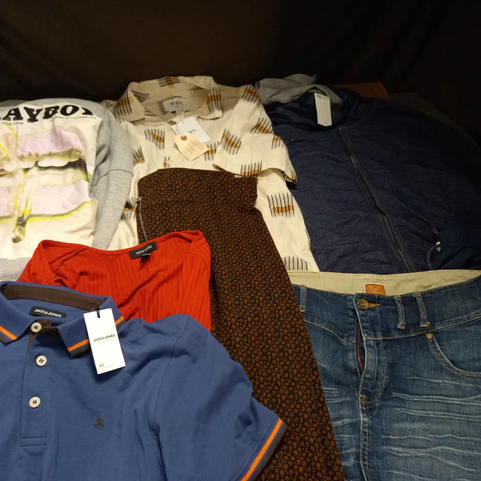 LARGE QUANTITY OF ASSORTED CLOTHING ITEMS TO INCLUDE JACK & JONES, NEW LOOK AND MISSGUIDED