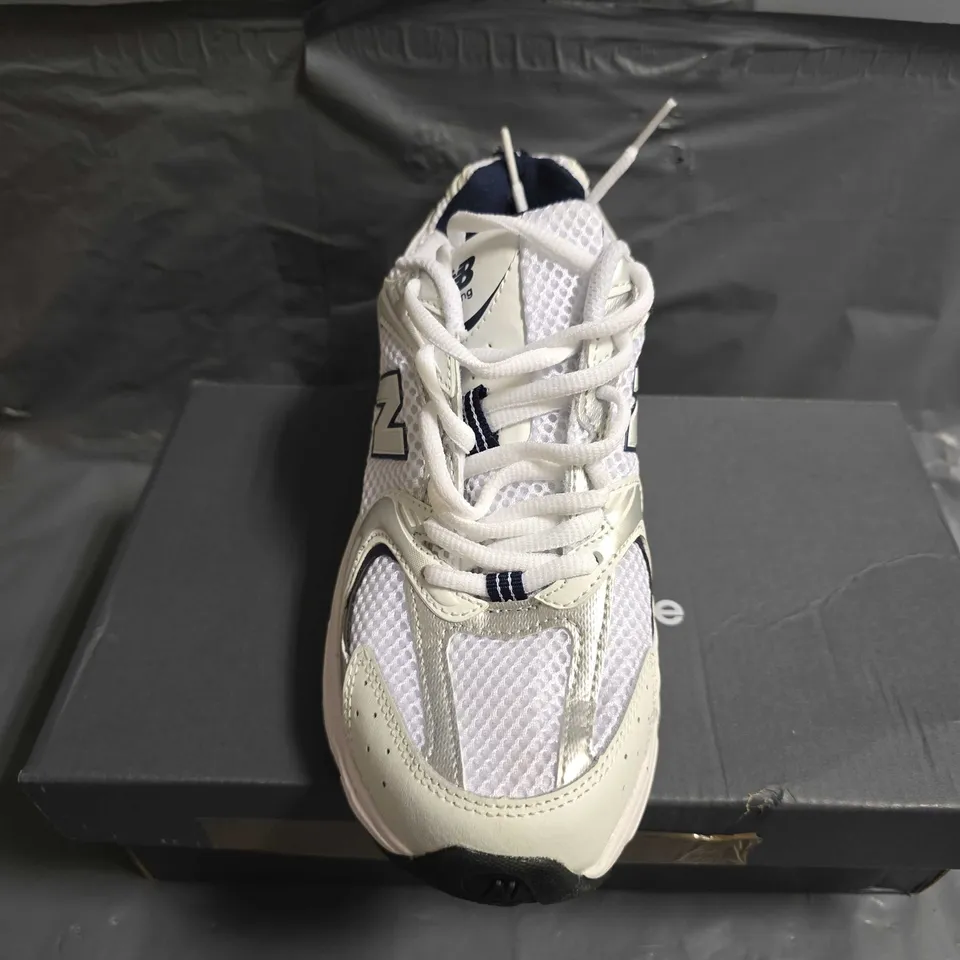 BOXED PAIR OF NEW BALANCE 530 ABZORB TRAINERS IN WHITE - UK SIZE6