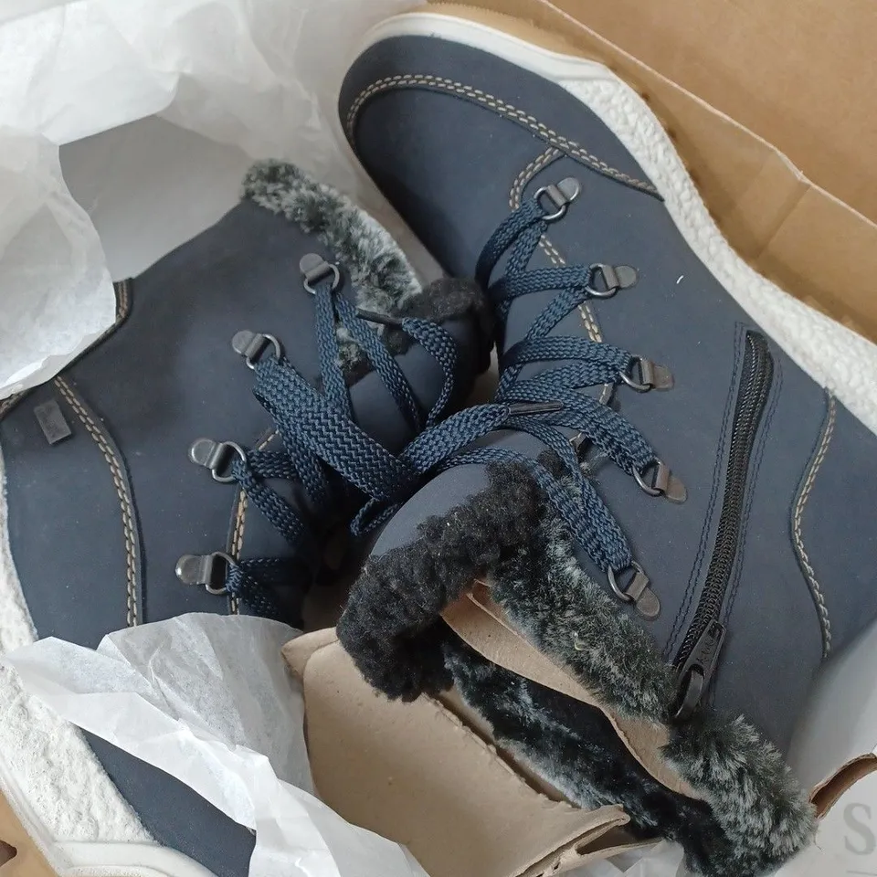BOXED RIEKER WARM HIKING BOOTS, NAVY - SIZE 6 