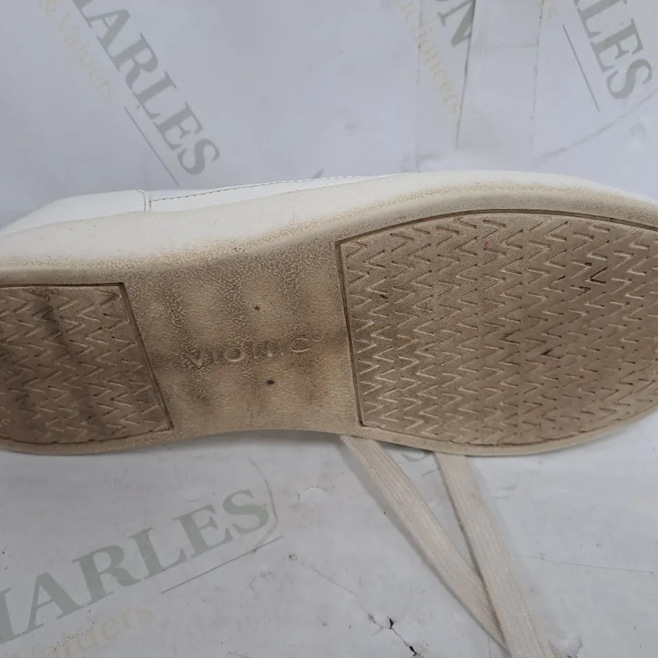 BOXED VIONIC LACE UP TRAINERS IN WHITE LEATHER - UK 5.5