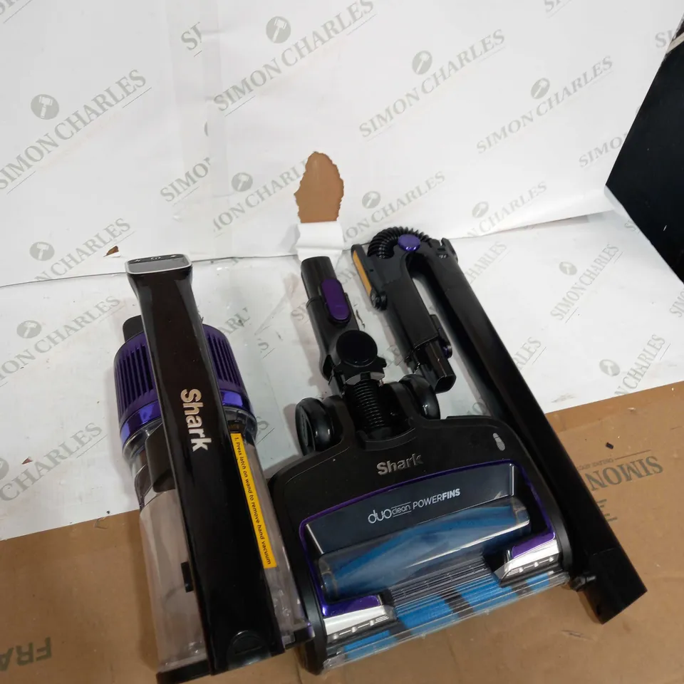 SHARK COMPLETE HOME CORDLESS STICK VACUUM