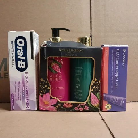 APPROXIMATELY 20 ASSORTED COSMETIC ITEMS TO INCLUDE ORAL-B, BAYLIS & HARDING, ETC - COLLECTION ONLY