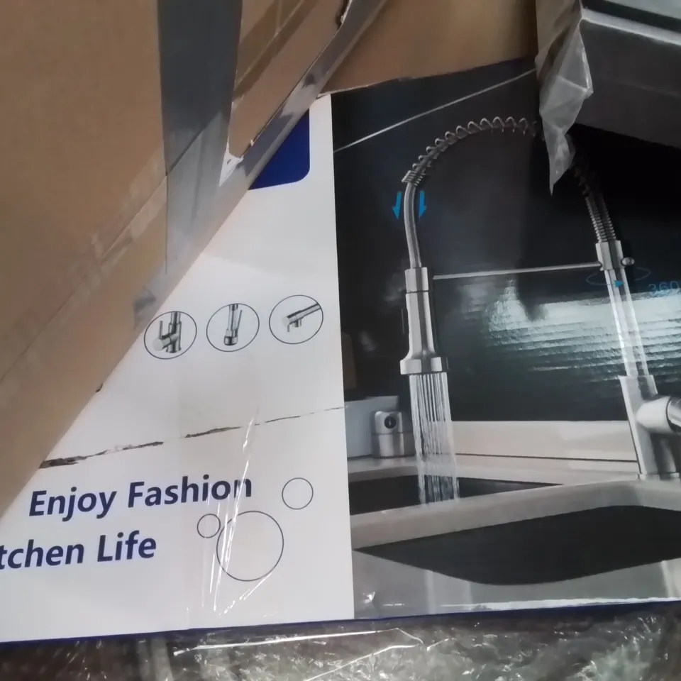 PALLET CONTAINING VARIOUS ASSORTED BOXED HOUSEHOLD ITEMS TO INCLUDE: MINI VIBRATION PLATE, MIXER TAP, SAUCEPAN LID, TELEPROMPTER GLASS AND LOTS MORE UNMARKED BOXED ITEMS