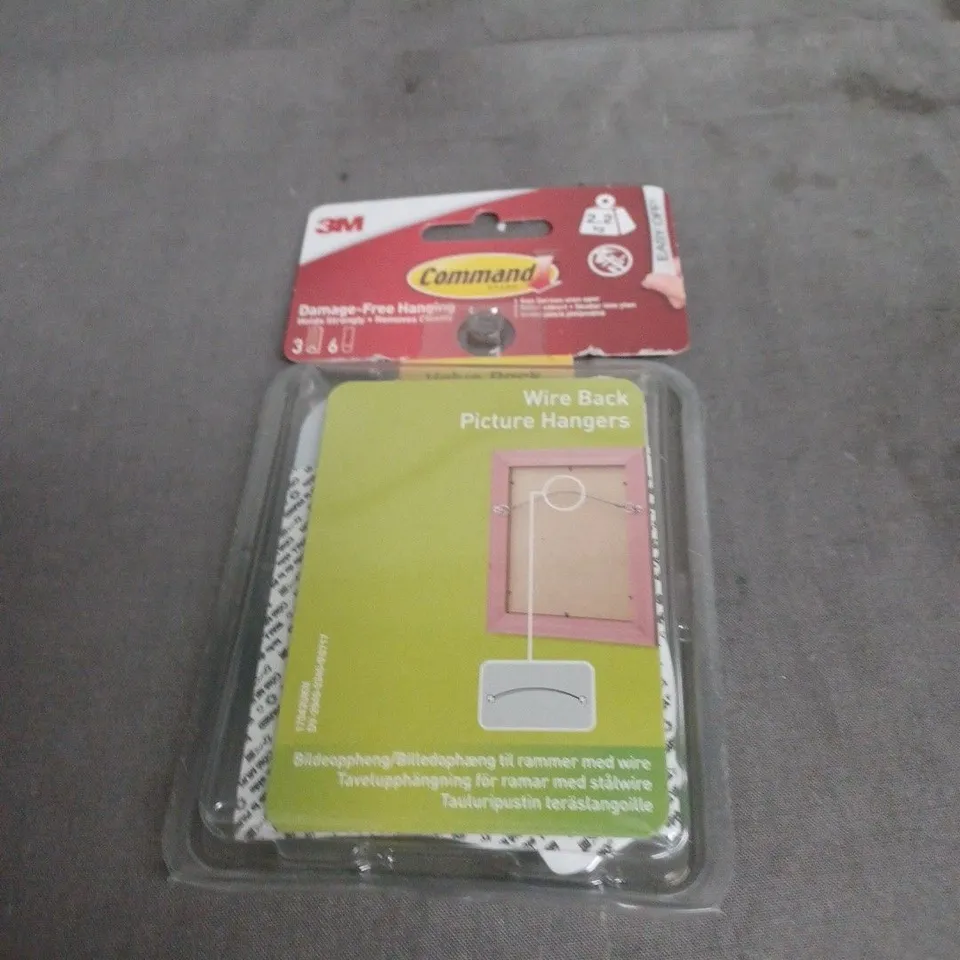 APPROXIMATELY 15 ASSORTED HOUSEHOLD ITEMS INCLUDING CARBON BLOCK FILTER , CAT EYE USB AND PICTURE HANGERS