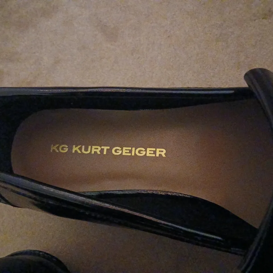 KURT GEIGER MAISIE BLACK PATENT PU LOAFERS, UK 8 (EU 41) – LADIES