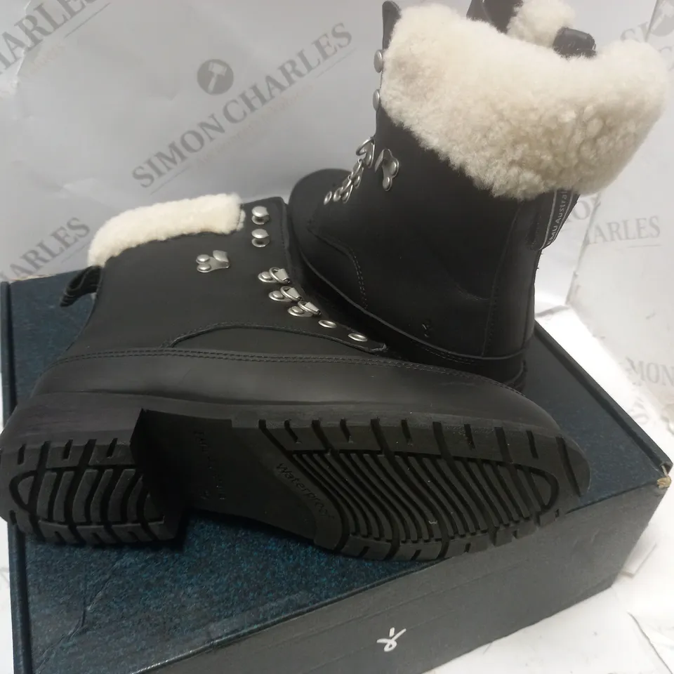 BOXED OKAB BLACK WATERPROOF ANKLE BOOTS - SIZE 7