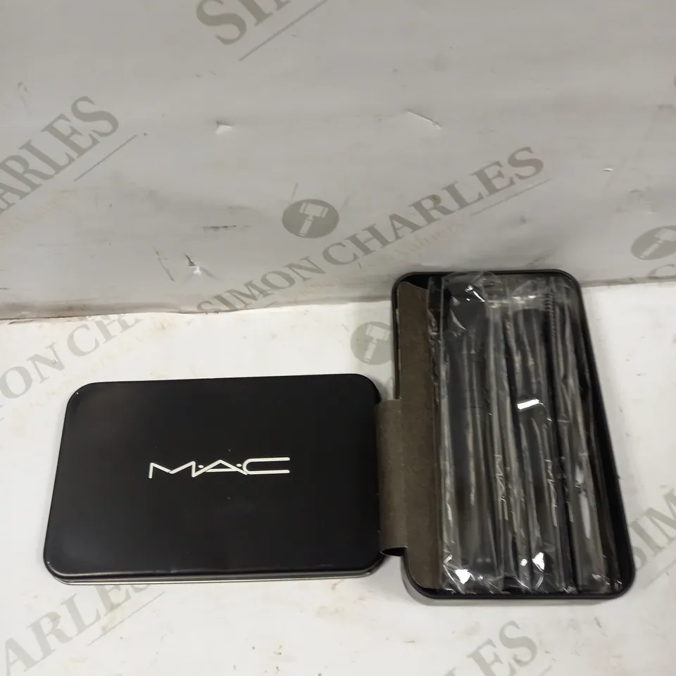 MAC MAKE-UP BRUSH SET