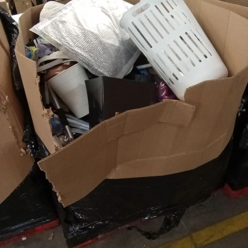 PALLET OF ASSORTED HOUSEHOLD GOODS AND PRODUCTS TO INCLUDE; COAT HANGERS, PLANTER, PLASTIC BIN , TOYS, SCREEN PROTECTORS ETC