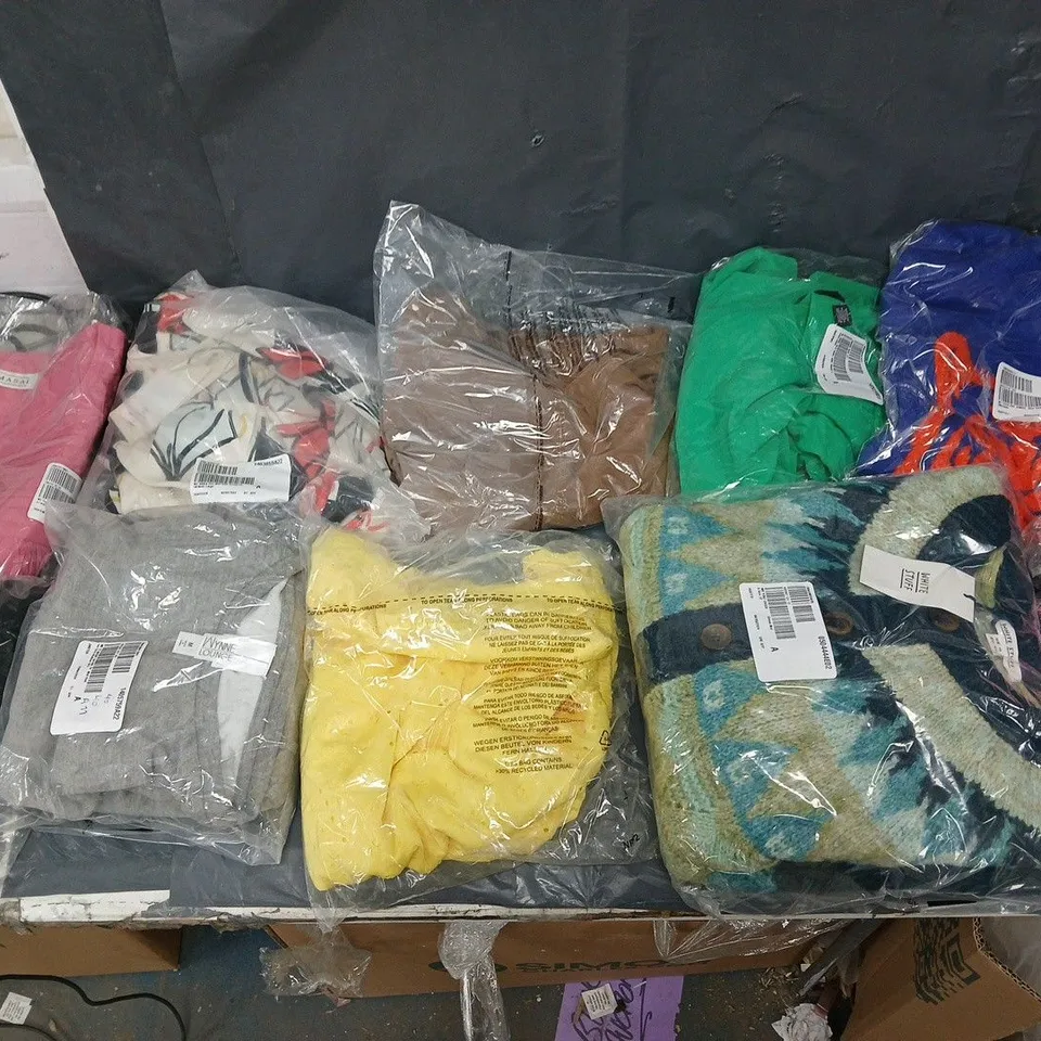 BOX OF APPROXIMATELY 10 ASSORTED PIECES OF CLOTHING IN VARIOUS STYLES, SIZES, AND BRANDS 