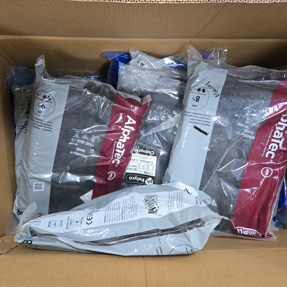 APPROXIMATELY 20 PAIRS OF ASSORTED SAFETY GLOVES TO INCLUDE MARIGOLD INDUSTRIAL EMPEROR GLOVES, ANSELL ALPHATEC, PH POLYCO CHEMPROTEC, ETC