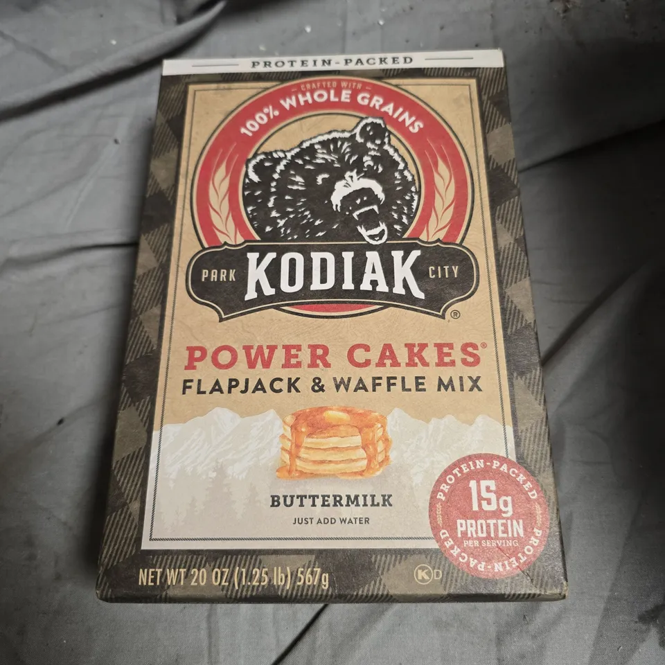 APPROXIMATELY 7 ASSORTED FOOD ITEMS INCLUDING KODIAK POWER CAKES , HAE BEE HIAM DRIED NOODLES AND ORGANIC HUSK POWDER 