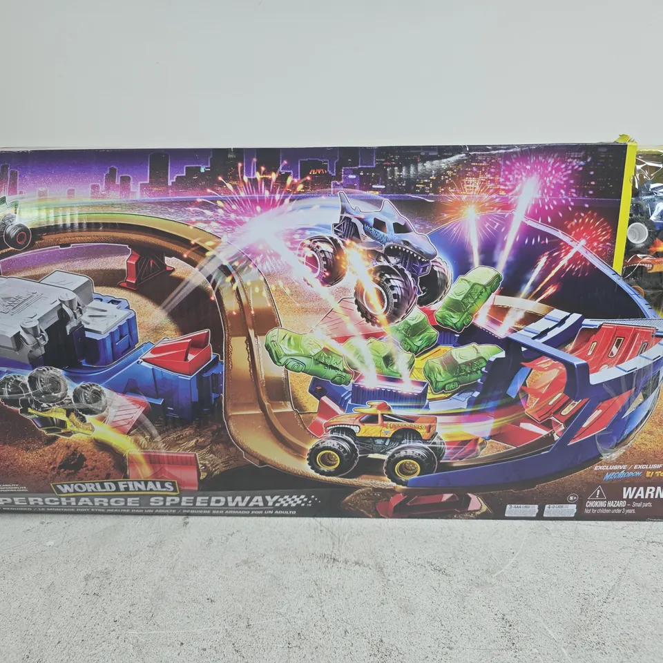 MONSTER JAM WORLD FINALS SUPERCHARGE SPEEDWAY TOY SET 