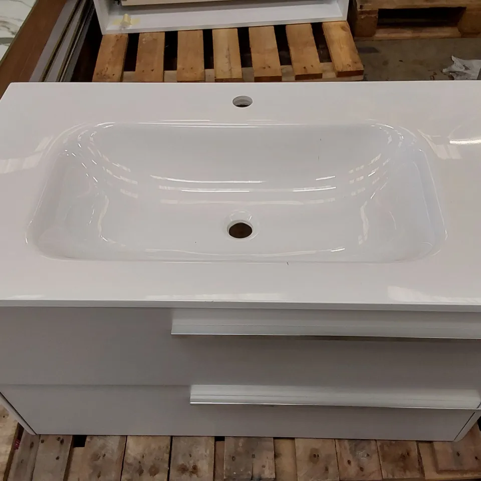 DESIGNER BATHROOM VANITY UNIT WITH BASIN 