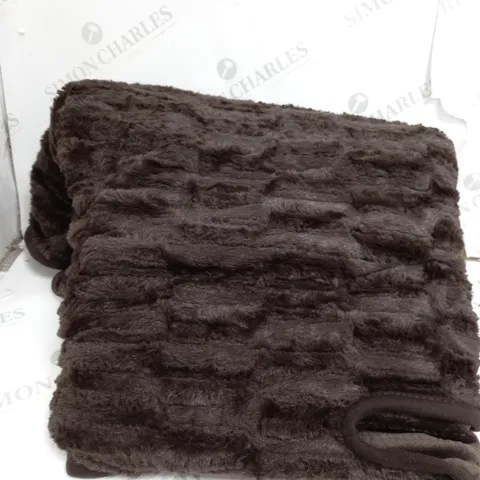 COZEE HOME HEATED TV BLANKET IN CHOCOLATE