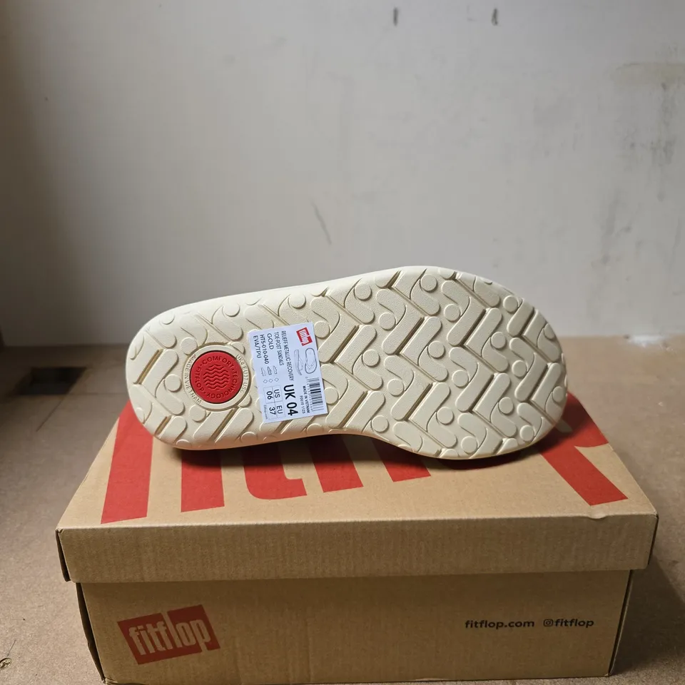 FITFLOP RELIEF METALLIC RECOVERY TOE POST SANDALS GOLD UK 4 BOXED