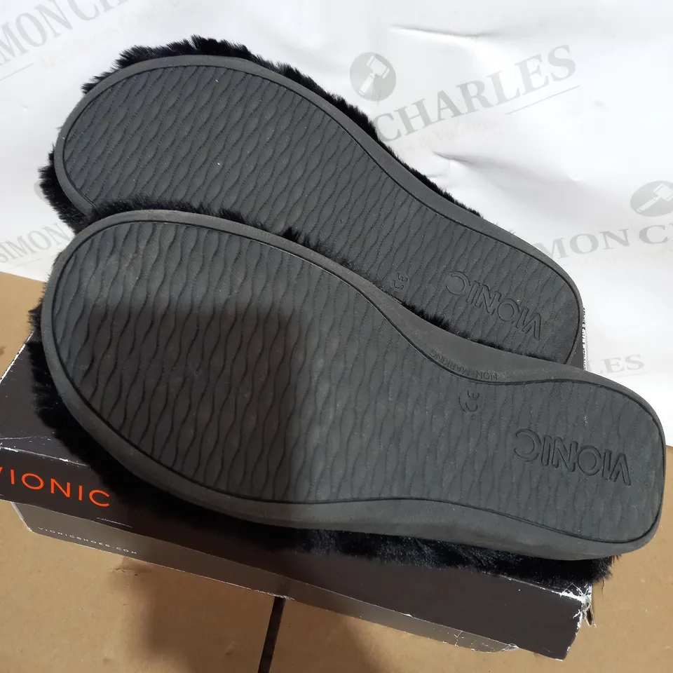 VIONIC RELAX PLUSH BLACK SLIP ON SHOES - SIZE 7