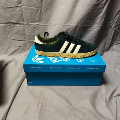 ADIDAS GREEN SUEDE SNEAKERS WITH WHITE THREE STRIPES AND GUM SOLE – WITH BOX SIZE 8.5