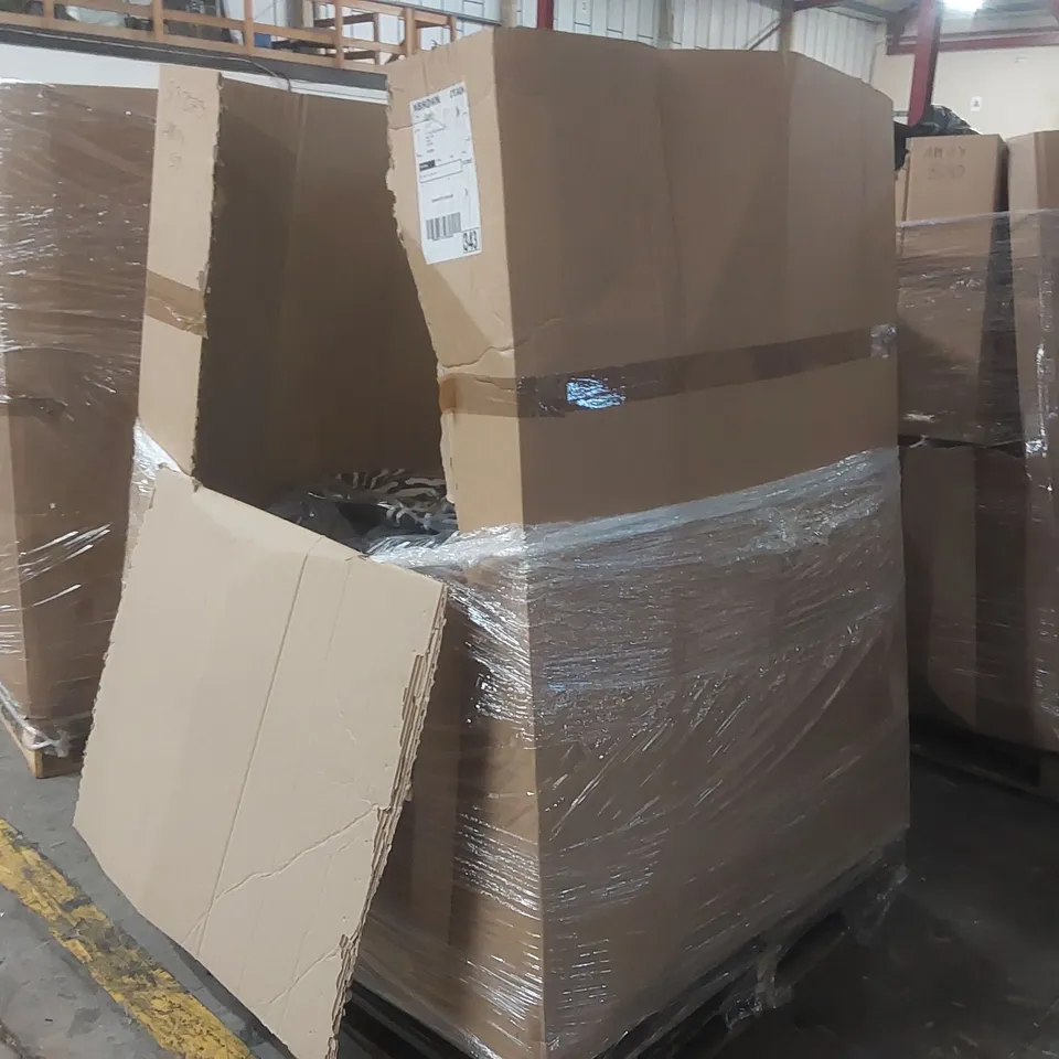 PALLET CONTAINING APPROXIMATELY 50x BRAND NEW ASSORTED DESIGNER CLOTHING ITEMS