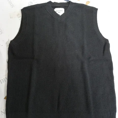 ABERCROMBIE KIDS SLEEVELESS V-NECK SWEATER IN GREY - 13/14