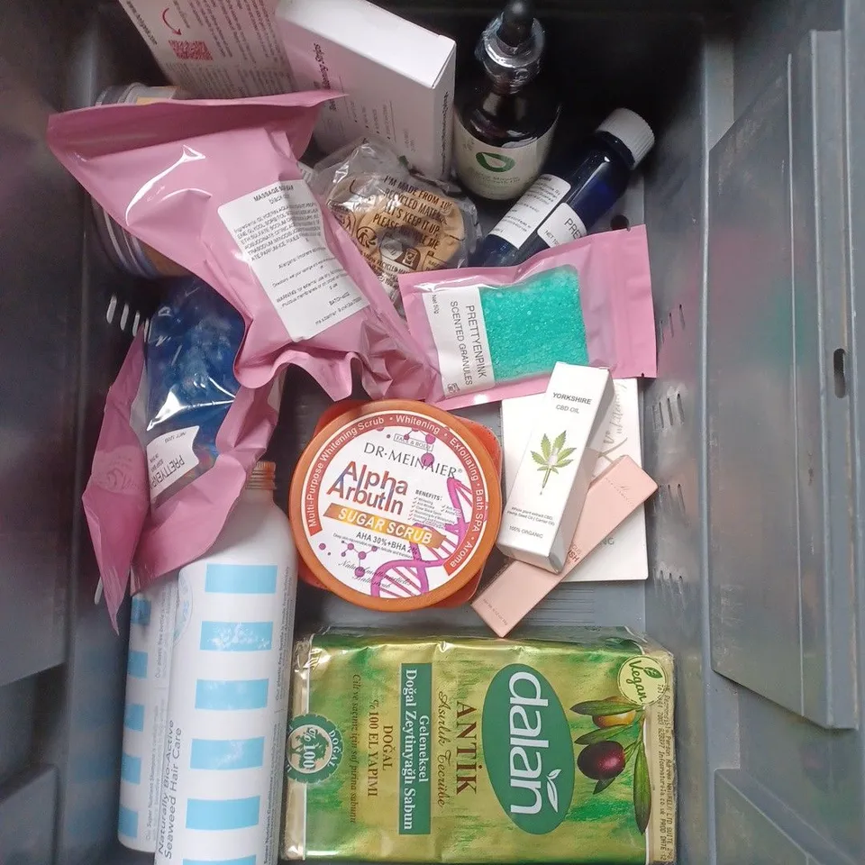 APPROXIMATELY 20 HEALTH AND BEAUTY PRODUTS TO INCLUDE GIVE ME HAIR CREAM, OLIVE OIL SOAP AND BEAUTY WORKS ARGAN OIL HAIR MASK