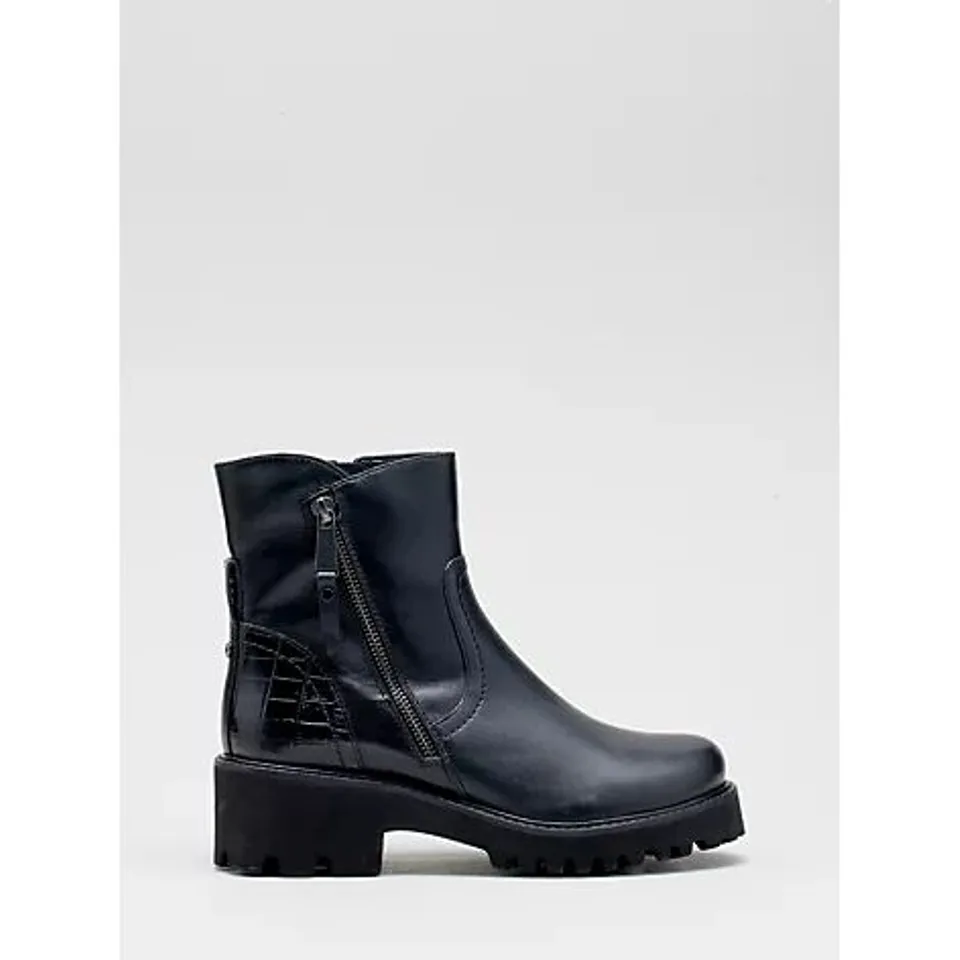 MODA IN PELLE ZIPSTER LEATHER BOOT- BLACK LEATHER SIZE 4