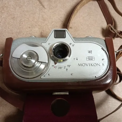 ZEISS IKON MOVIKON 8 CINE CAMERA WITH LEATHER CASE