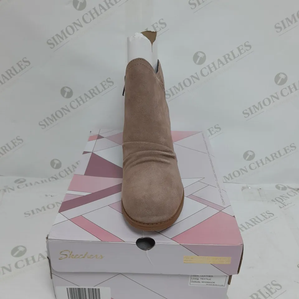 BOXED SKECHERS BIEGE HEELED ZIPPED BOOTS SIZE 8