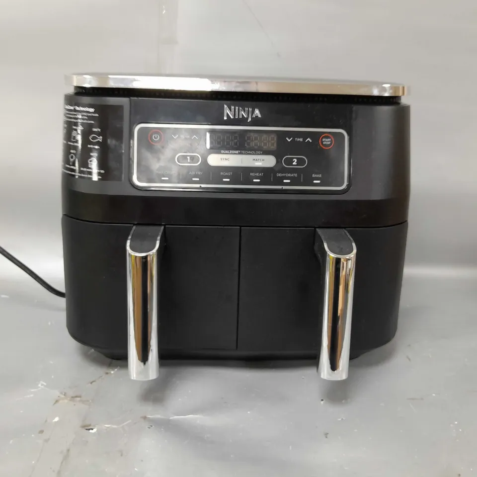 BOXED NINJA FOODI DUAL ZONE AIRFRYER AF300UK