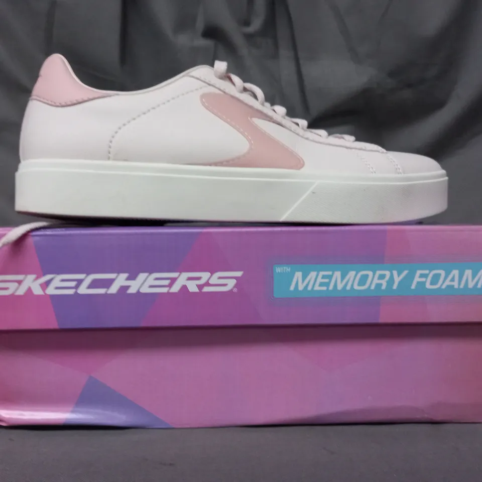 BOXED PAIR OF SKECHERS COURT CLASSIC EDEN TRAINERS IN BLUSH SIZE 4.5