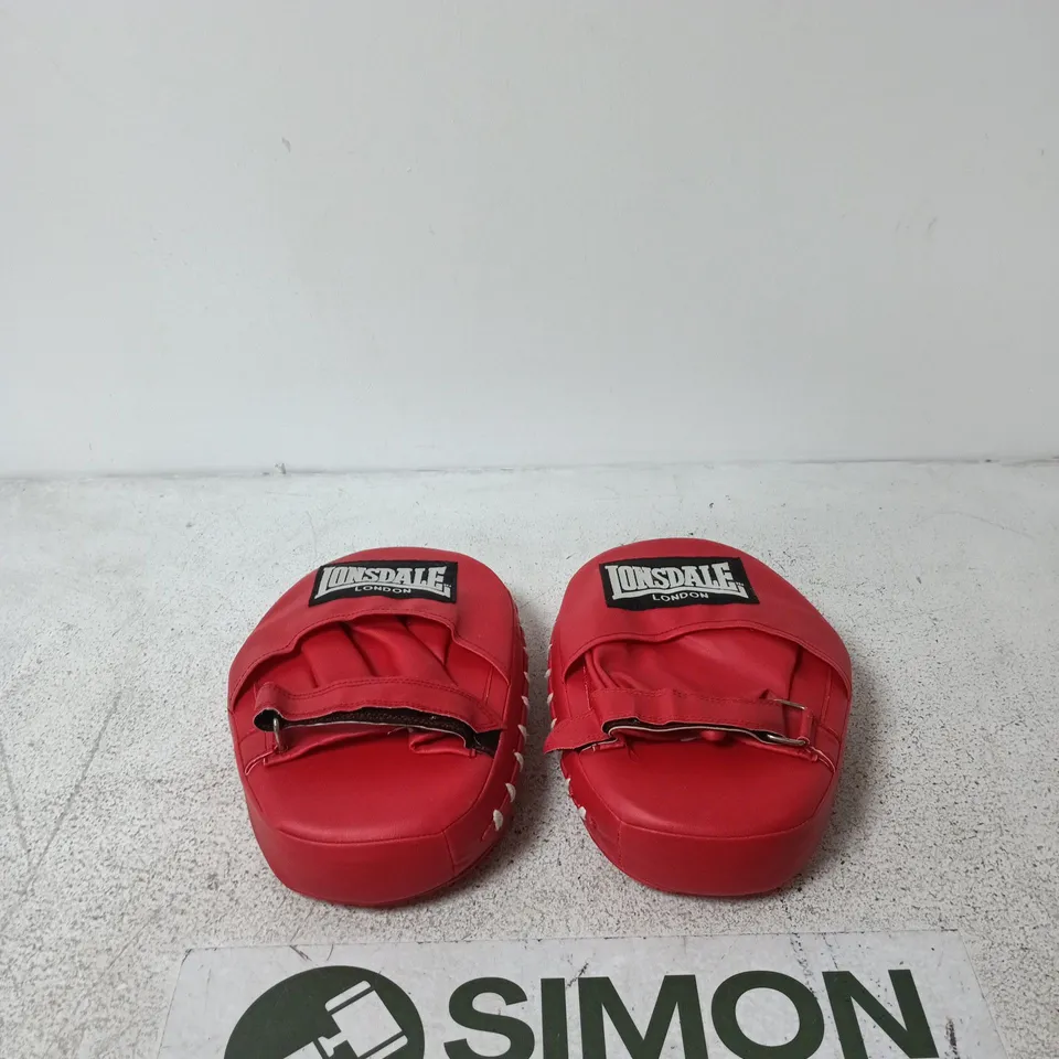 LONSDDALE PUNCHING AND KICKING PADS 