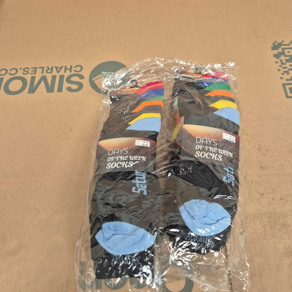 BOX OF APPROIXIMATELY 25 ASSORTED CLOTHING ITEMS TO INCLUDE: DAYS OF THE WEEK SOCKS